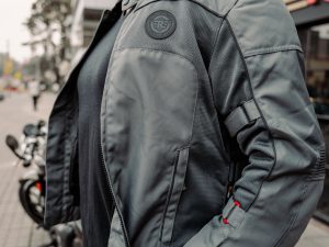 Chaquta RE Exploradora V3 Riding Gris