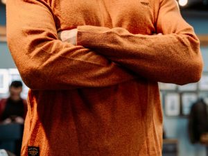 Suéter Royal Enfield Flatknit Crew Amarillo