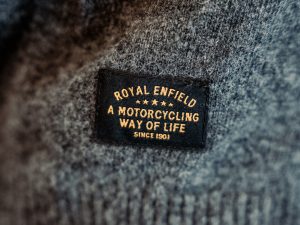 Sueter Royal Enfield Flatknit Crew Gris