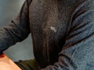 Sueter Royal Enfield Flatknit Crew Gris