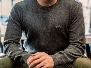 Sueter Royal Enfield Flatknit Crew Gris