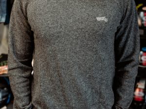 Sueter Royal Enfield Flatknit Crew Gris