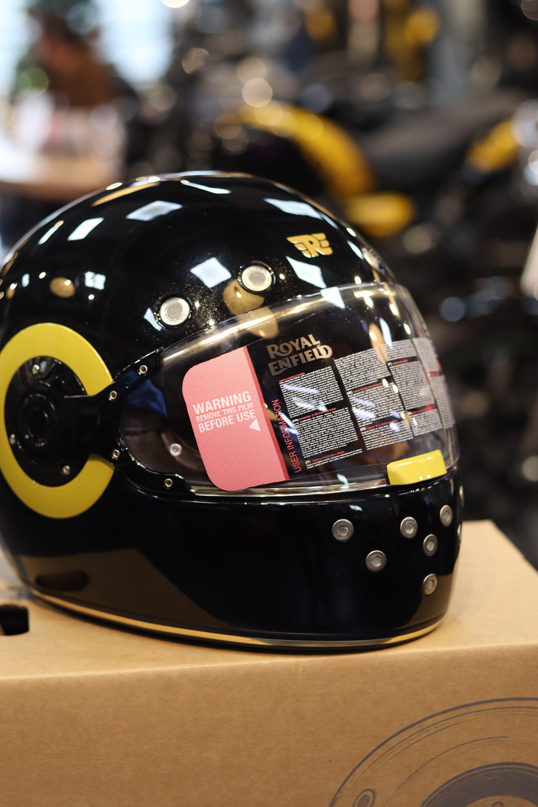 Casco RERF-1 Negro/Amarillo M57